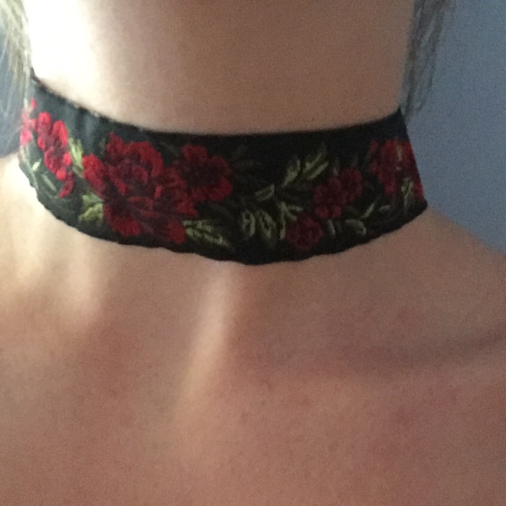Chocker - Picture 5 of 5